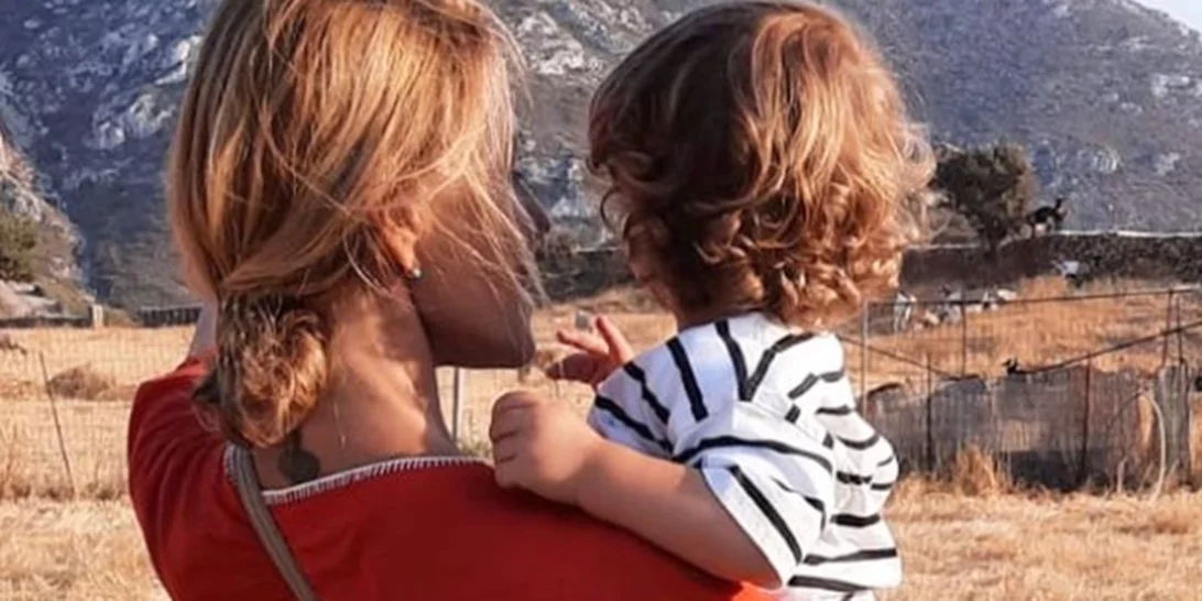 Παναγιώτης - Αντώνιος Κικίλιας | Η Τζένη Μπαλατσινού φωτογραφίζει τον μικρό της γιο στο Παιδικό Μουσείο