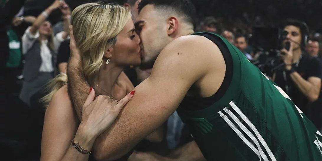 Κώστας Σλούκας | Τα καυτά φιλιά με την έγκυο σύζυγό του