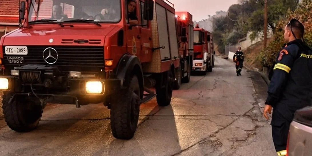 Συνεχίζεται η μάχη με τη φωτιά στο Ξυλόκαστρο - Αποκαταστάθηκε η κυκλοφορία των οχημάτων στον αυτοκινητόδρομο Κορίνθου-Πατρών