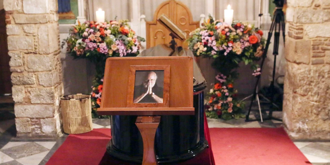 Σήμερα η κηδεία του Διονύση Σαββόπουλου - Σε λαϊκό προσκύνημα η σορός του στη Μητρόπολη Αθηνών