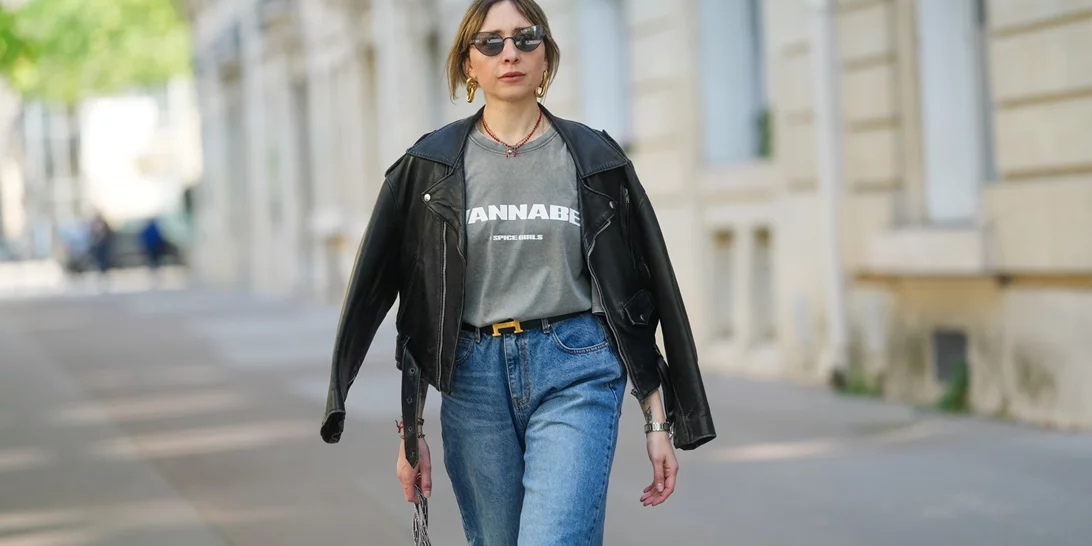 5 t-shirt με logo που μπορείς να αποκτήσεις τώρα στις εκπτώσεις