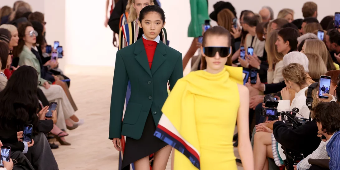 Χρωματικοί συνδυασμοί που δεν είχες σκεφτεί! 10 looks με απίθανα χρώματα για την άνοιξη 2026