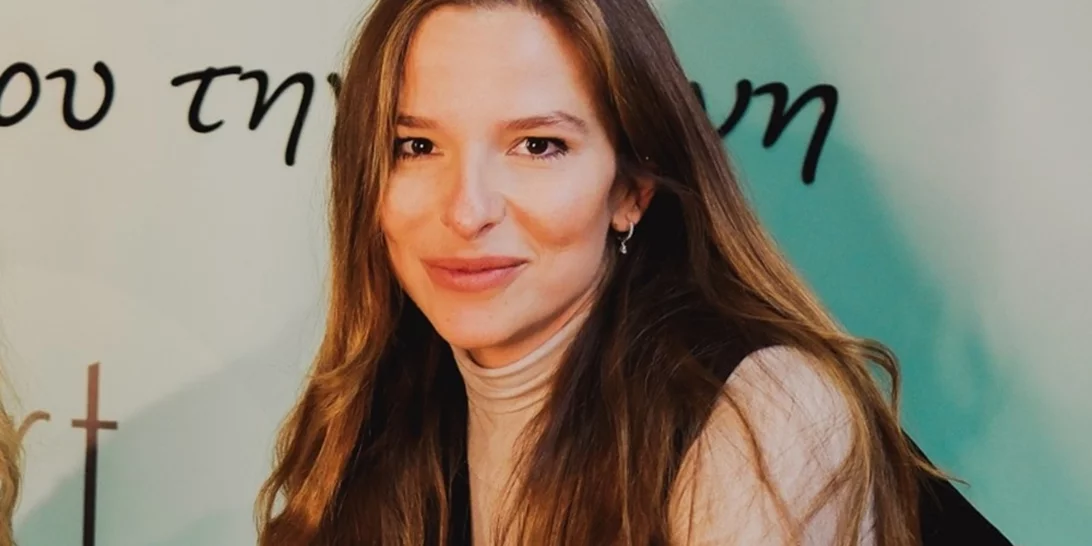 Η Εριέττα Κούρκουλου Λάτση με μαύρο ολόσωμο μαγιό | Οι οικογενειακές στιγμές στη θάλασσα