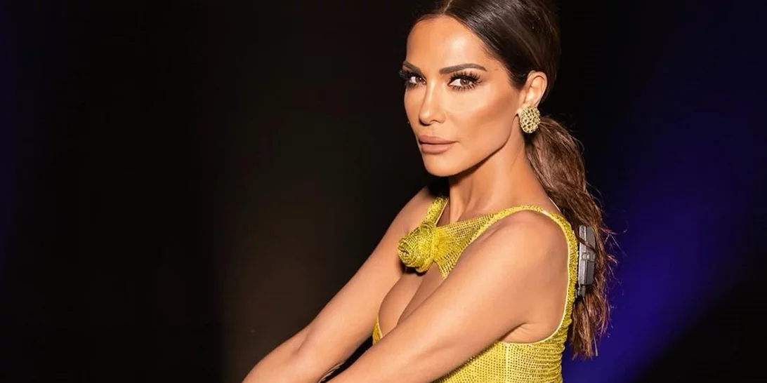 Δέσποινα Βανδή | Κατάξανθη στην απονομή του πλατινένιου δίσκου της