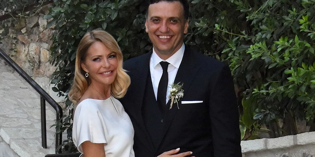 Διάσημες νύφες άνω των 40 | 5 Ελληνίδες celebrities που εντυπωσίασαν με τα bridal beauty looks τους