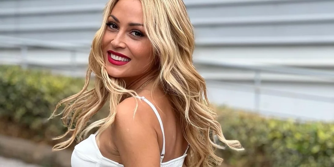 Ελένη Βουλγαράκη | Ο girly τρόπος που φόρεσε ένα crop top πουκάμισο αυτή την εποχή