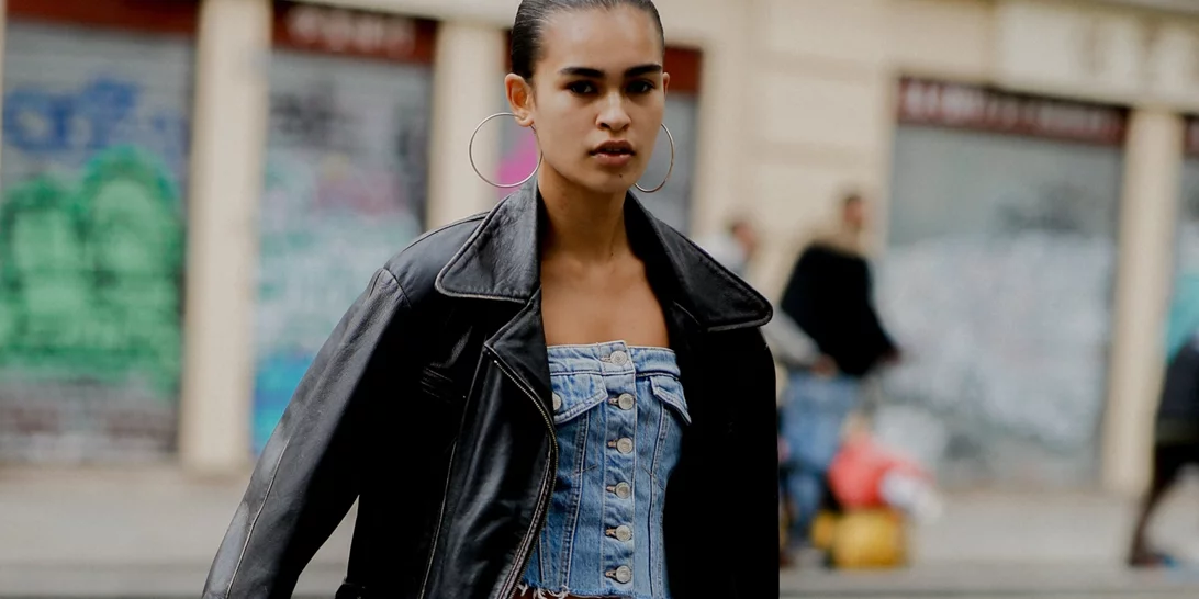 Οι ντένιμ φούστες είναι must για την Άνοιξη 2023 | Πώς θα τις φορέσεις με στιλ