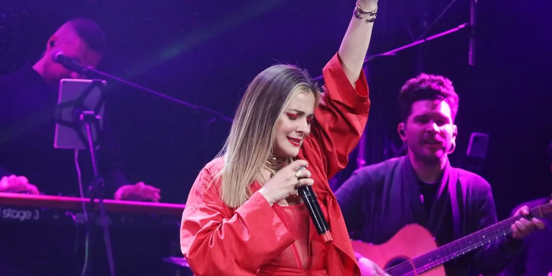 Στα λευκά | Η Νατάσσα Μποφίλιου όπως δεν την έχουμε ξαναδεί, με total white look