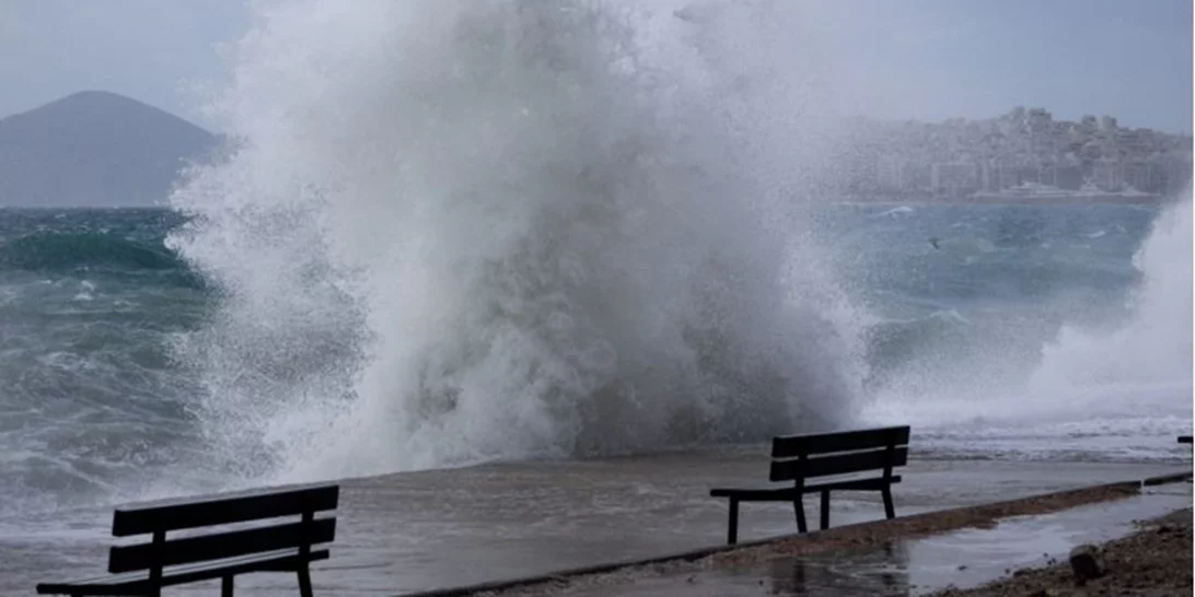 Καιρός | Τσουχτερό κρύο και θυελλώδεις άνεμοι σήμερα - Ανεβαίνει από αύριο η θερμοκρασία