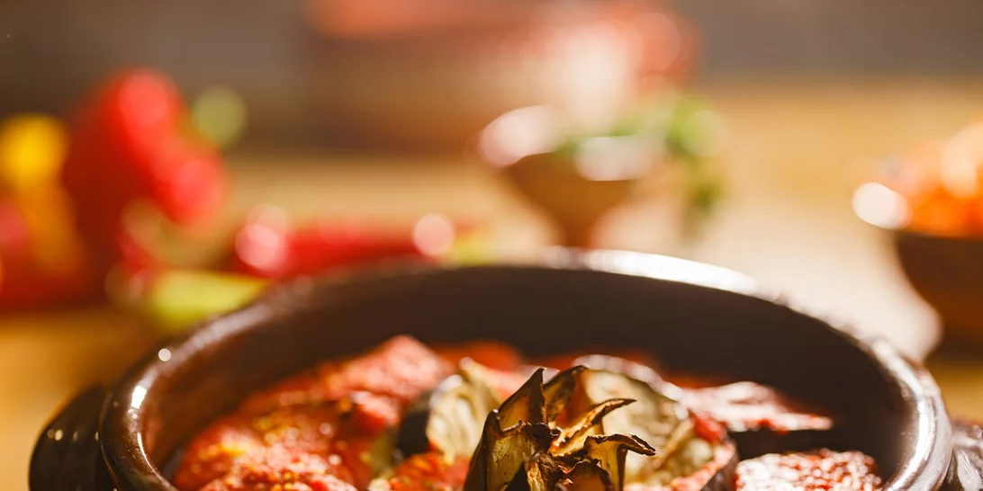 Μελιτζάνες στο φούρνο με φέτα από τον Βασίλη Καλλίδη