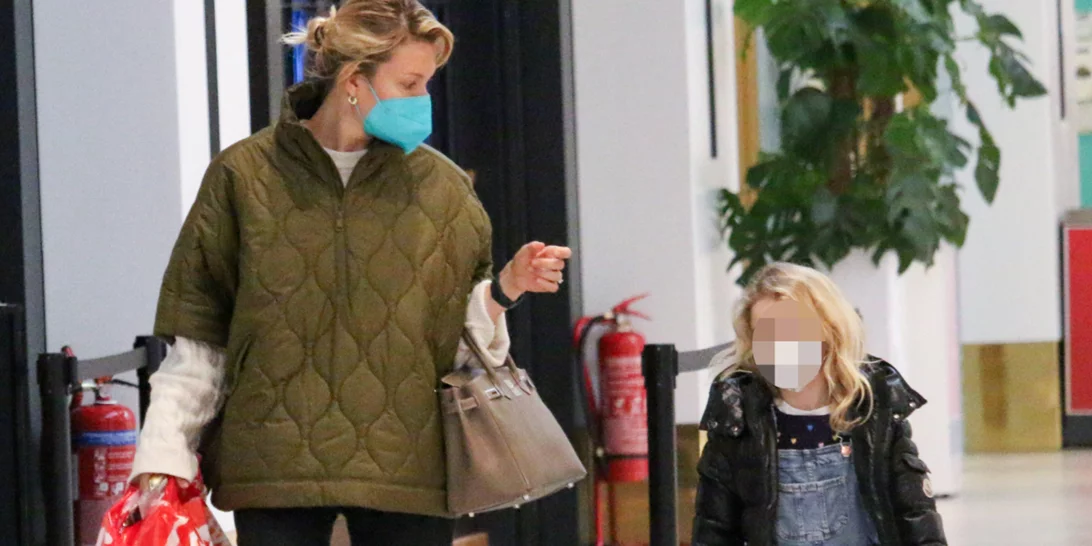 Βίκυ Καγιά | Για αποκριάτικες αγορές με την κατάξανθη Μπιάνκα στα βόρεια προάστια