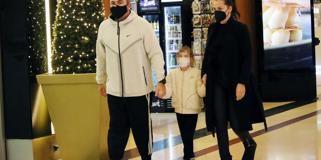 Αντώνης Ρέμος - Υβόννη Μπόσνιακ | Βόλτα με την εξάχρονη κόρη τους, Ελένη