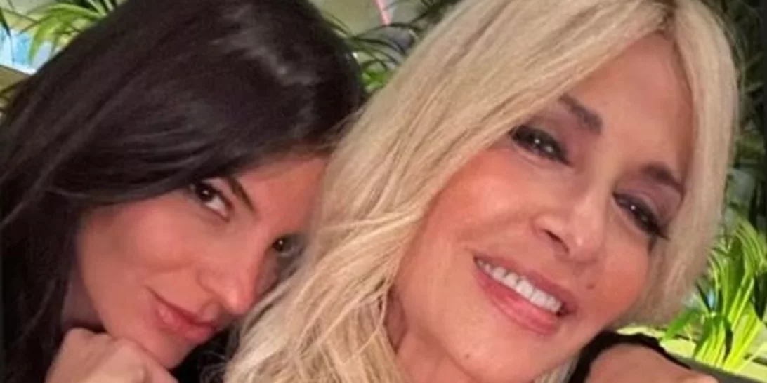 Άννα Βίσση | Για μπάνιο με τη Δήμητρα Κούστα - Το ολόσωμο πράσινο μαγιό της