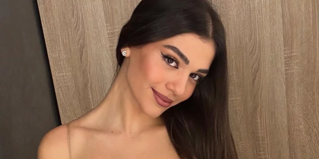 Η Μελίνα Νικολαΐδη χαλαρώνει στο σπίτι του νονού της, Κώστα Καπετανίδη