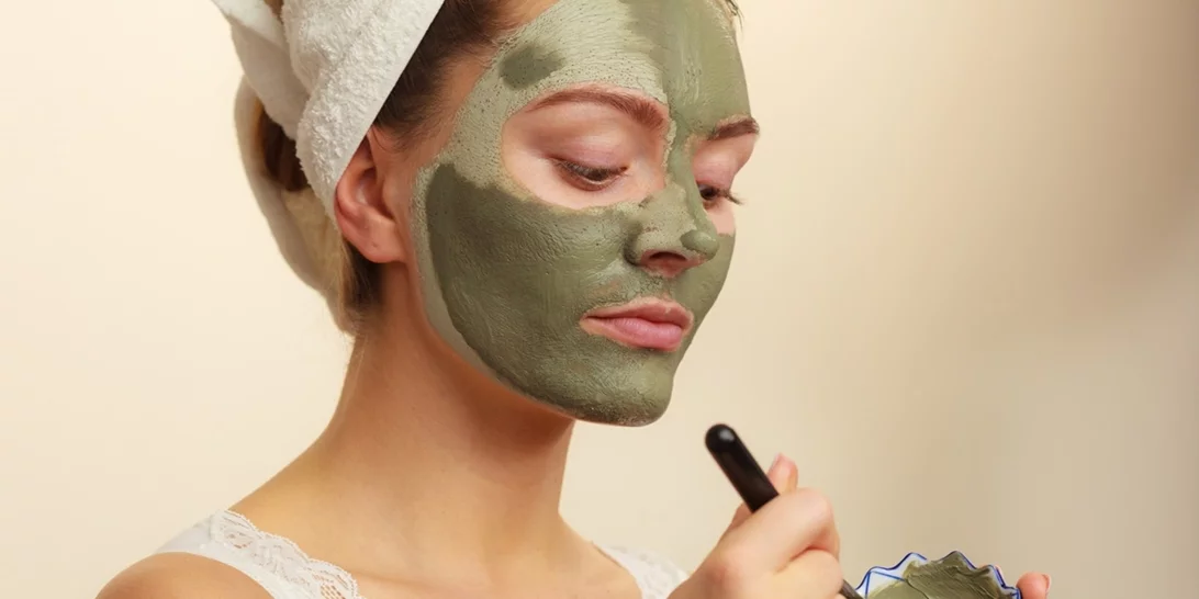 5 μάσκες με πράσινη άργιλο που κάνουν παρελθόν τη λιπαρότητα στο πρόσωπο