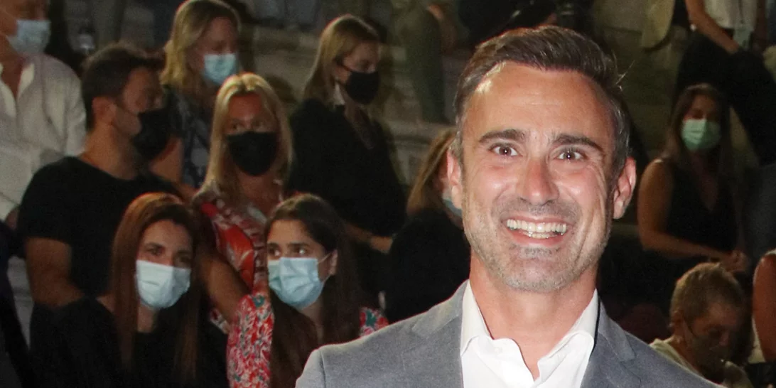 Σαν δυο σταγόνες νερό | Η σπάνια εμφάνιση του Γιώργου Καπουτζίδη με την αδερφή του, Κική