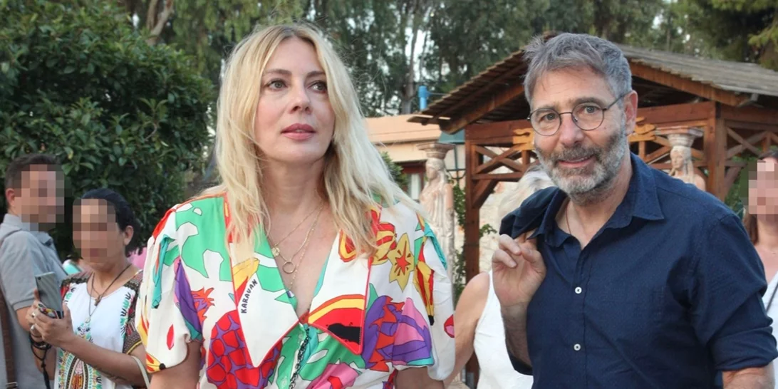 Η Σμαράγδα Καρύδη φόρεσε το πιο cool εμπριμέ φόρεμα του καλοκαιριού