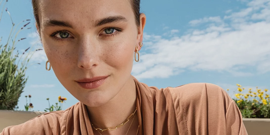 Ανακαλύψαμε τα κοσμήματα που ξεπερνούν τις τάσεις και θα φοράς ασταμάτητα