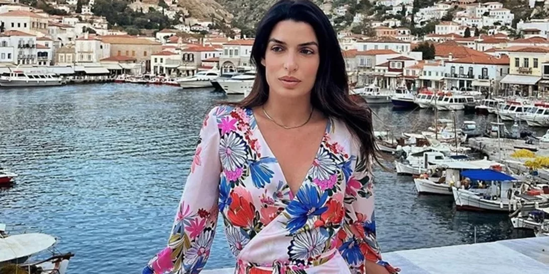 Η Τόνια Σωτηροπούλου στο Φεστιβάλ Βενετίας | Υιοθέτησε τη viral τάση μακιγιάζ που κάνει τα χείλη να δείχνουν juicy