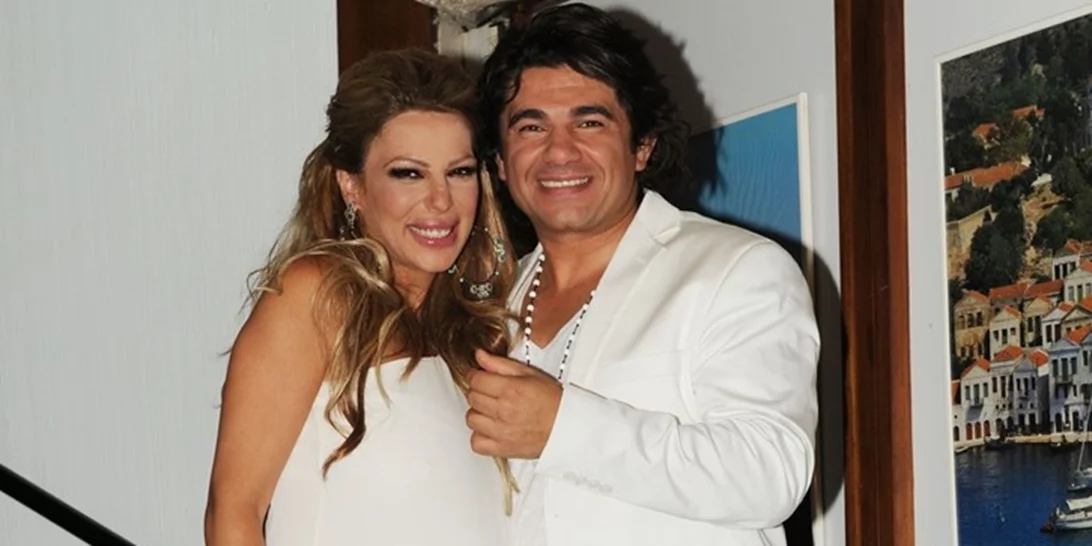 16 χρόνια πριν | Όταν η εγκυμονούσα Κέλλυ Κελεκίδου παντρεύτηκε τον Νίκο Κουρκούλη με κουμπάρα την Ελένη Μενεγάκη