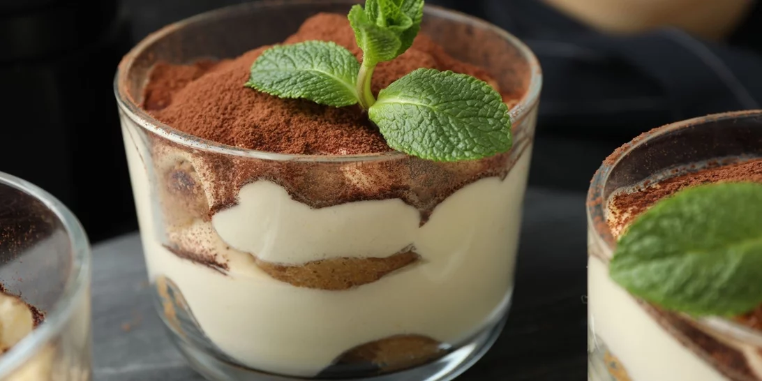 Το viral τιραμισού με γιαούρτι- Ελαφρύ με 4 μόλις υλικά