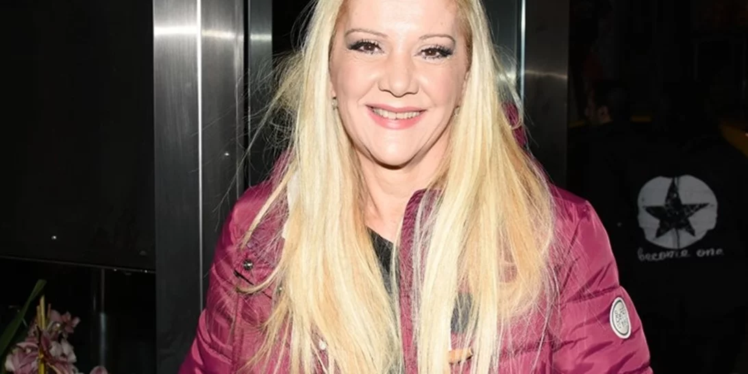 Όταν η Έλντα Πανοπούλου παντρεύτηκε τον εκλεκτό της καρδιάς της, με κουμπάρες την Ρένα Βλαχοπούλου και την Κατερίνα Γιουλάκη