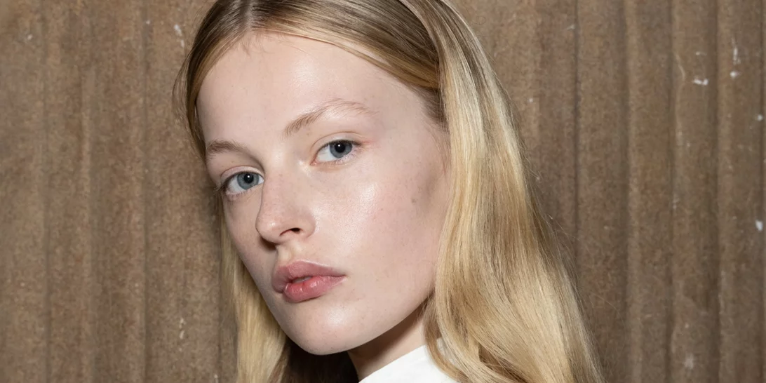 Το skincare hack που θα σε κάνει να ξυπνάς με λαμπερή επιδερμίδα κάθε πρωί