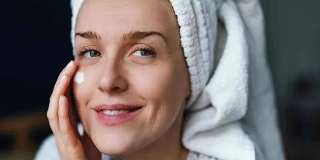 Αυτές είναι οι καλύτερες αντιγηραντικές κρέμες προσώπου που λατρεύουν οι γυναίκες άνω των 40