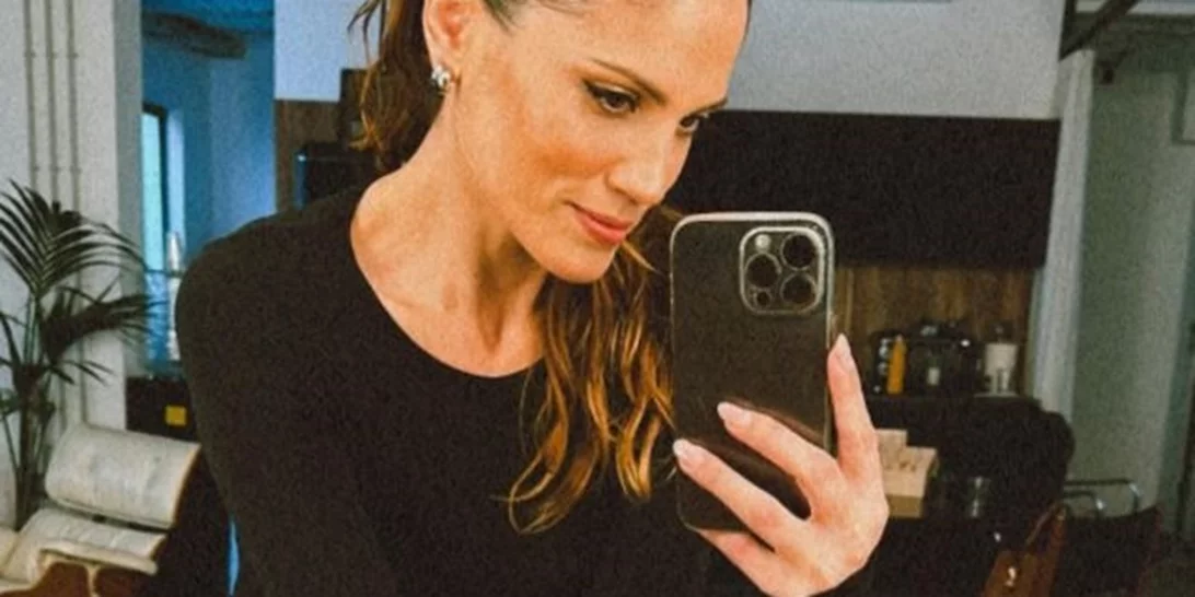 Μαίρη Συνατσάκη | Οι followers της παρατήρησαν ότι φοράει για μέρες τα ίδια ρούχα (και εμείς την καταλαβαίνουμε απόλυτα)