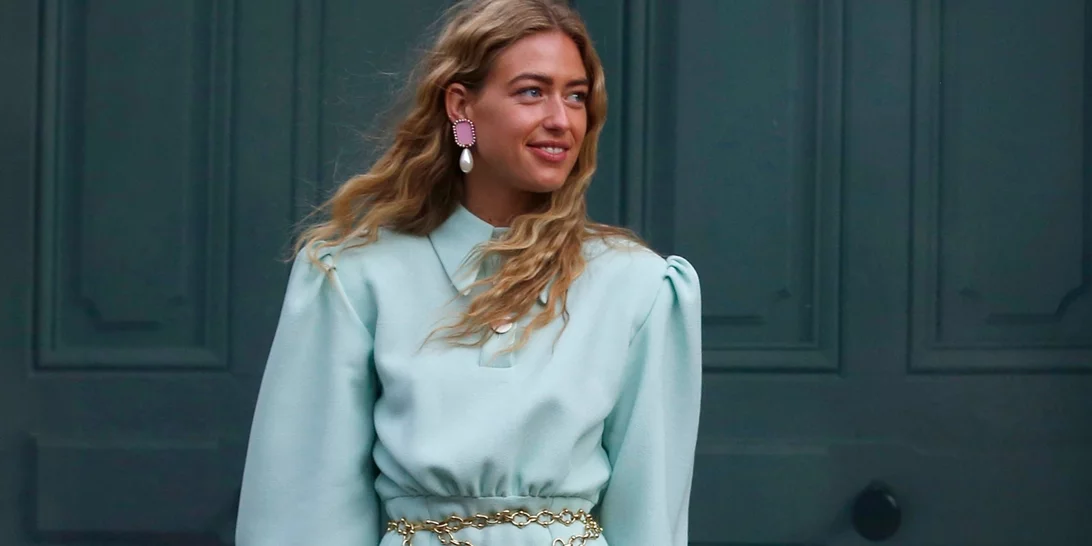 Οι κομψές midi φούστες που θα φέρουν αέρα ανανέωσης στο ανοιξιάτικο ντύσιμο