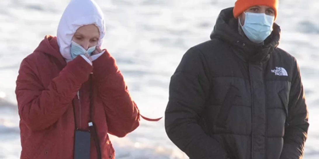 Πάρις Κασιδόκωστας - Τάμτα | Σχεδόν αγνώριστοι σε βόλτα στο Καβούρι με τις φόρμες τους (pics)