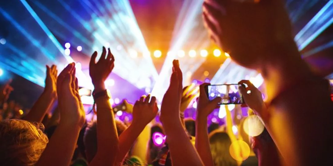 Νέα μελέτη | Πότε και πώς θα μπορούμε να ξαναπάμε σε συναυλίες σε κλειστό χώρο