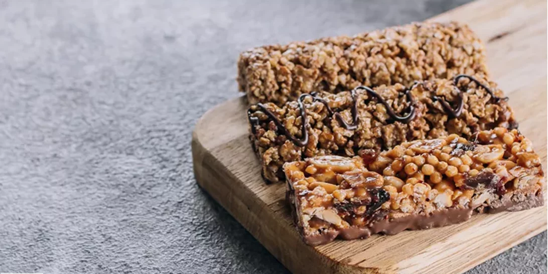 Μπάρες granola με φυστικοβούτυρο | Το ιδανικό σνακ για τις ημέρες που απλώς δεν προλαβαίνεις