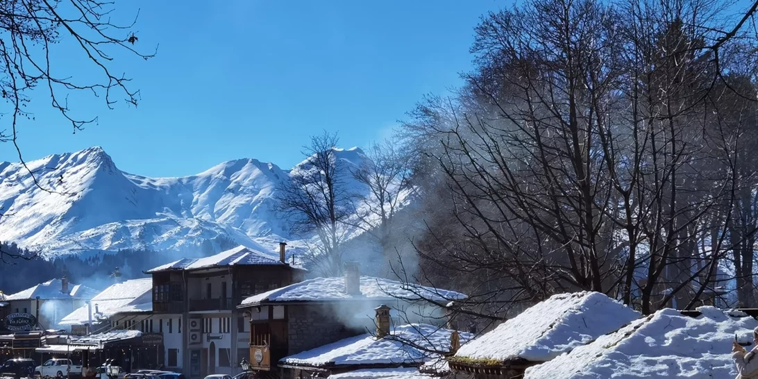 Ντύθηκαν στα ''λευκά'' τα Γιάννενα | Χιονίζει στο κέντρο της πόλης, στους -3 η θερμοκρασία