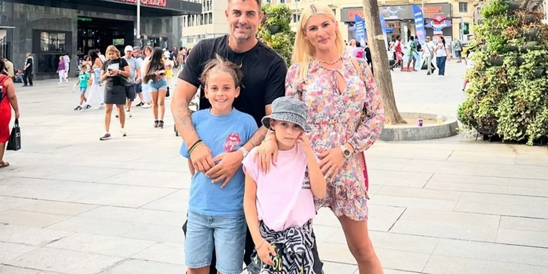 Μαλένα Χανταμπάκη | Με τον μπαμπά της και τη σάκα της στην πλάτη στην πρώτη της μέρα στο σχολείο στην Ισπανία