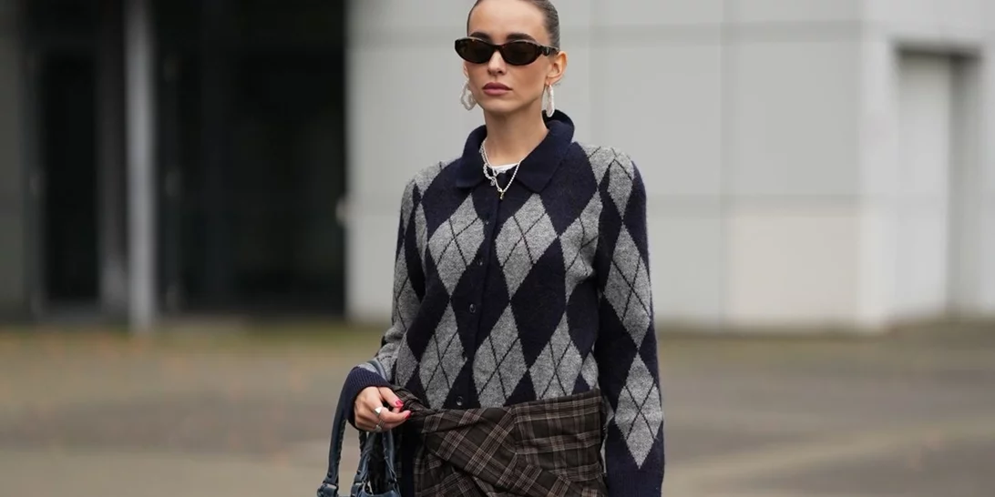 Το Argyle καρό είναι ξανά επίκαιρο και αυτοί είναι οι πιο κομψοί τρόποι για να το φορέσεις