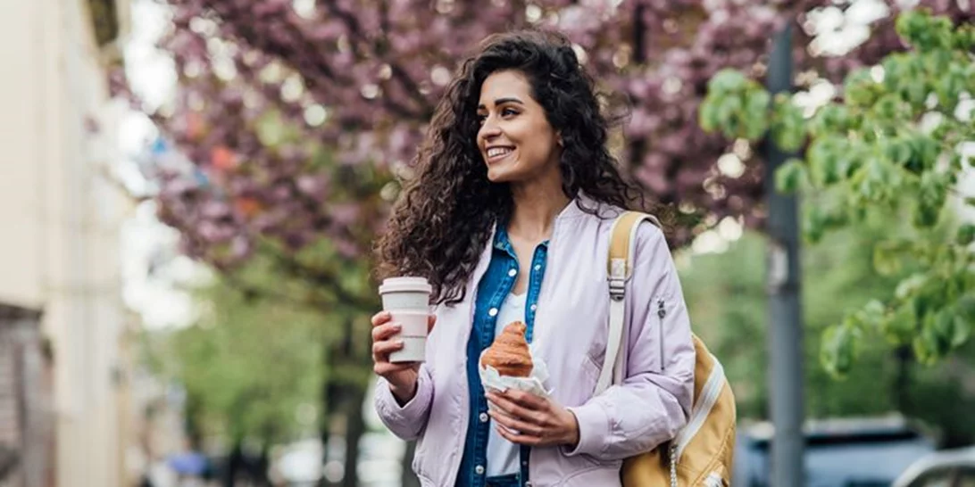 Παραγγέλνεις το πρωινό σου από έξω; Πώς θα κάνεις υγιεινότερες fast food επιλογές