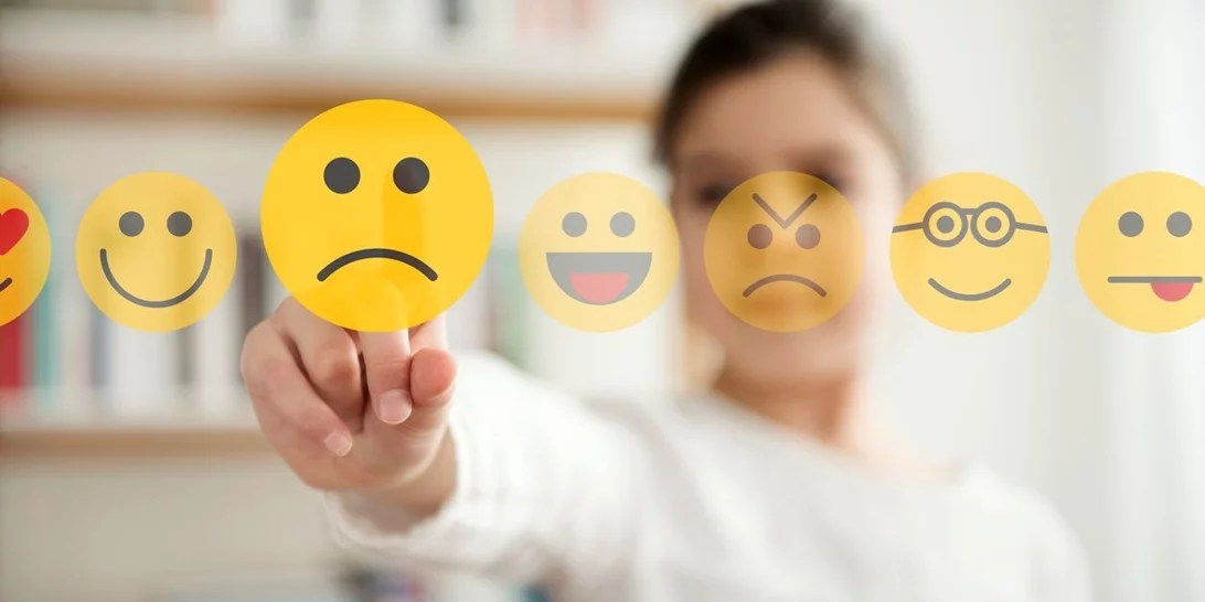 Νέα έρευνα | Οι γονείς-ελικόπτερα ευθύνονται για την αύξηση της παιδικής κατάθλιψης τις τελευταίες δεκαετίες και όχι τα social media