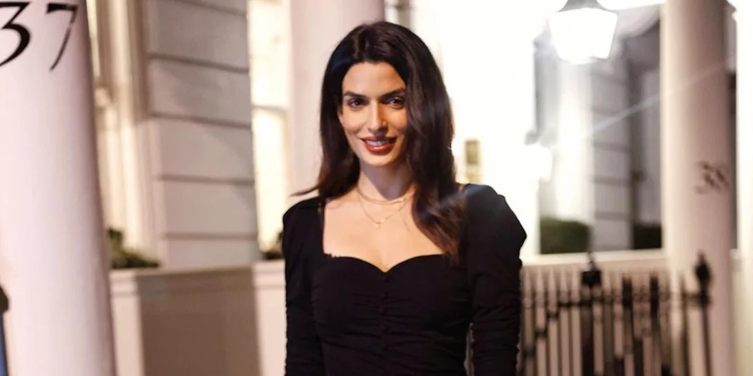 Θα φορούσες ποτέ πράσινο vinyl παντελόνι; Η Τόνια Σωτηροπούλου θα σε πείσει να το κάνεις