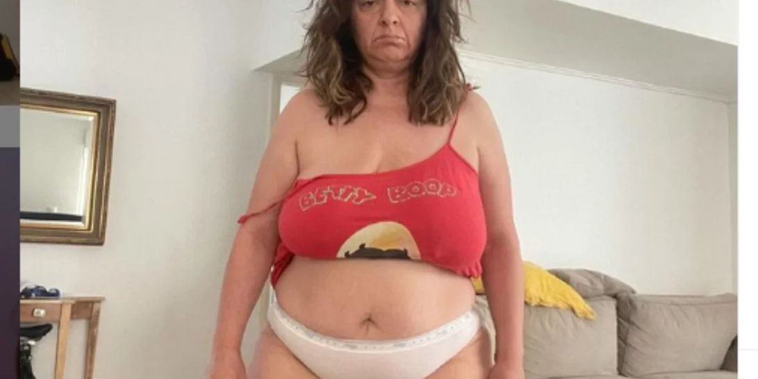 Σοφία Μουτίδου | Μας δείχνει το σώμα της χωρίς φίλτρα