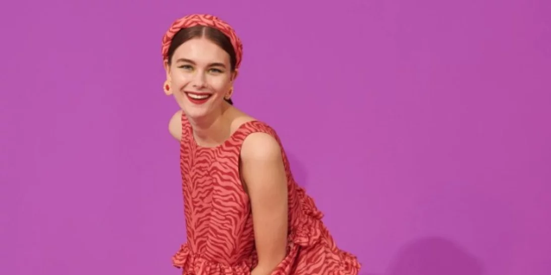 Είσαι καλεσμένη σε γάμο ή βάφτιση; 5 φορέματα Ελλήνων σχεδιαστών που θα σε κάνουν να ξεχωρίσεις