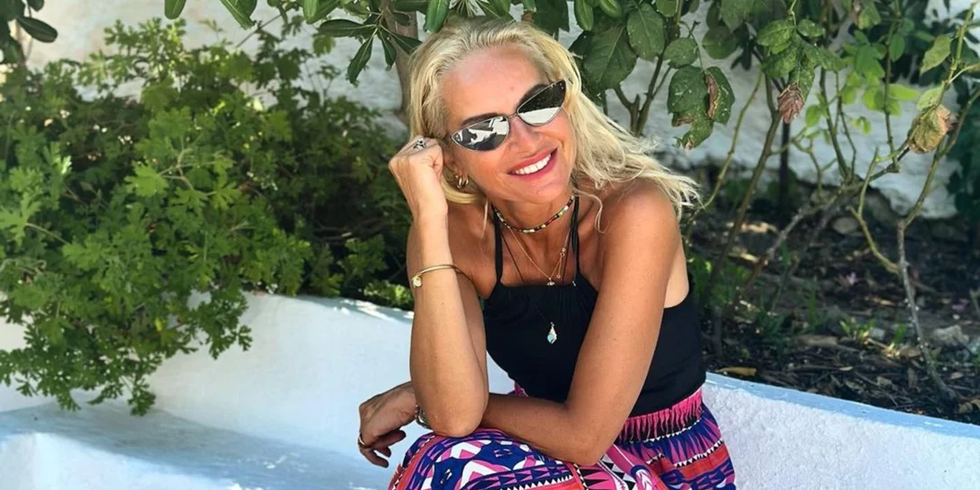 Για τη Μαρία Μπεκατώρου είναι ακόμα καλοκαίρι | Η φωτογραφία με κομψό ολόσωμο μαγιό στην παραλία