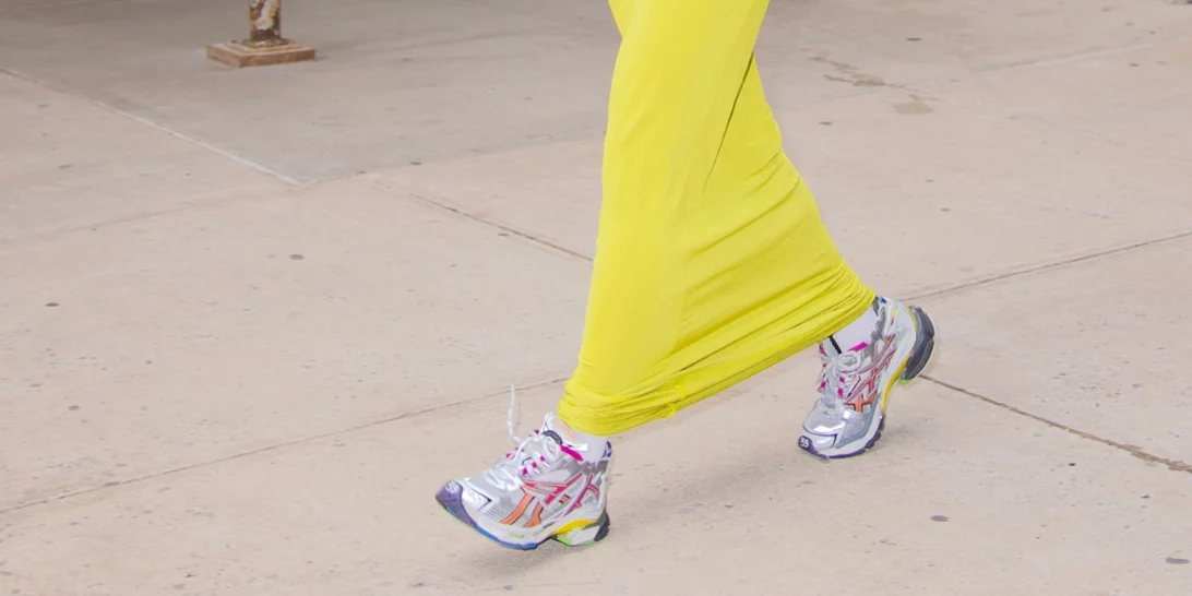 Τα sneakers με χρώμα που θα αναδείξουν το casual style σου