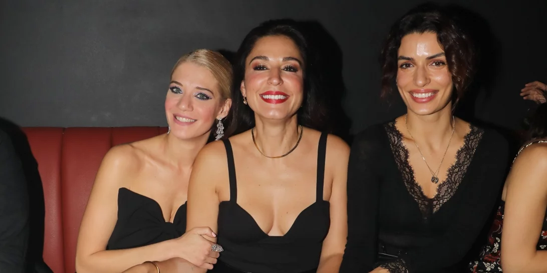 Πώς θα φορέσεις το μαύρο κορμάκι με τρεις τρόπους όπως η Κατερίνα Παπουτσάκη