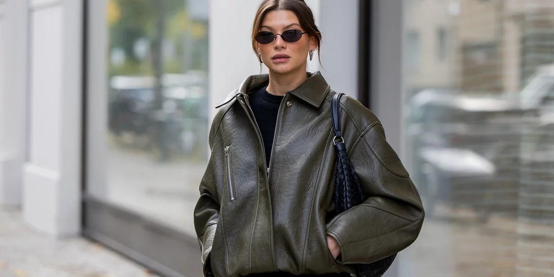 Κρυώνεις πολύ; Το καφέ oversize μπουφάν από τη Stradivarius που θα σε κρατάει πάντα ζεστή