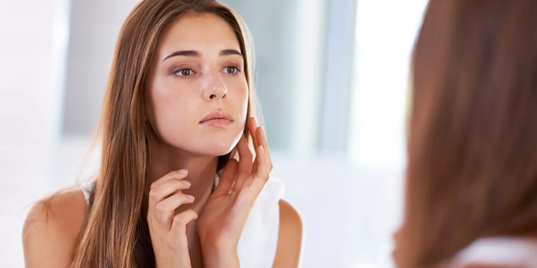 6 απλά βήματα για την καθημερινή φροντίδα του προσώπου με ακμή