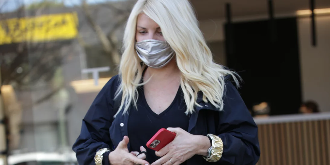 Ελένη Μενεγάκη | Στο κομμωτήριο λίγους μήνες πριν επιστρέψει στην TV