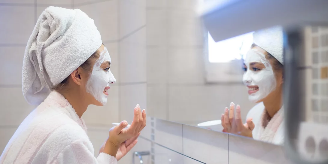 Ρυτίδες; Φτιάξε μία από αυτές τις εύκολες αντιγηραντικές μάσκες προσώπου