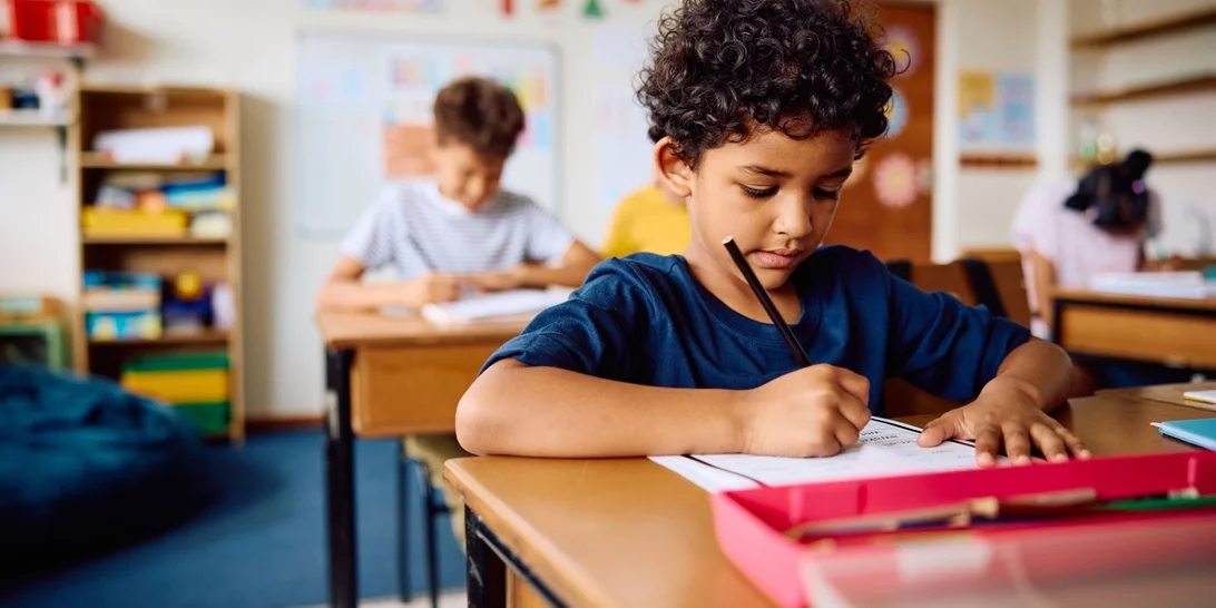 Viral βίντεο | Είναι αυτό το πιο περίεργο πράγμα που έπρεπε να αγοράσουν οι γονείς για τη νέα σχολική χρονιά;