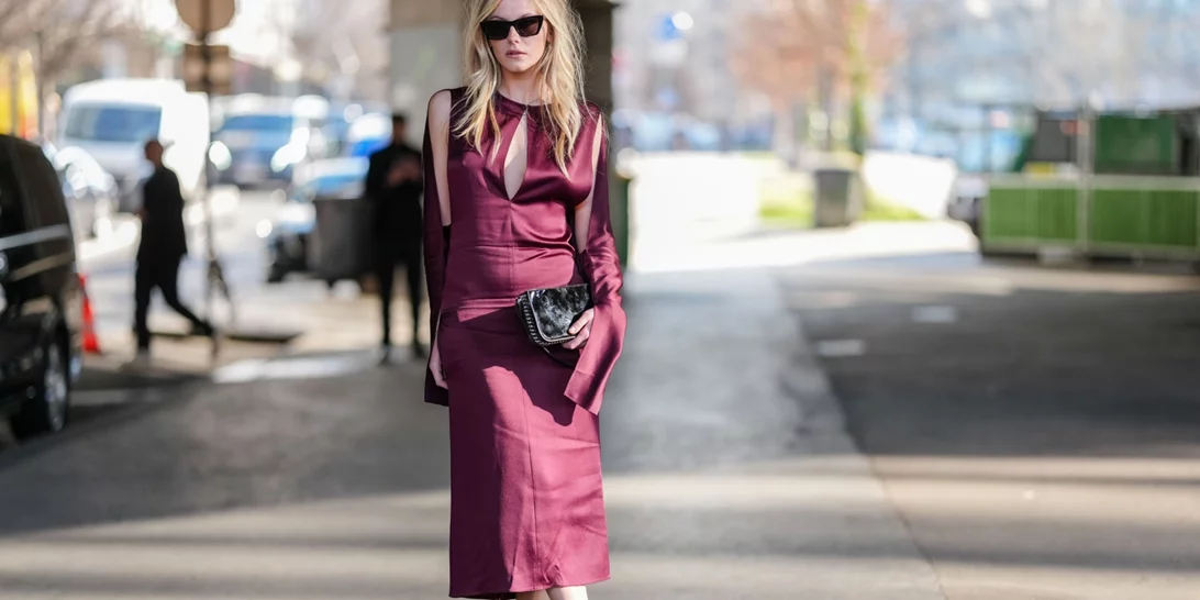 Red like wine | Αυτό το λινό φόρεμα στο χρώμα του κρασιού είναι η απόλυτη πρόταση για τους γάμους και της βαπτίσεις του καλοκαιριού